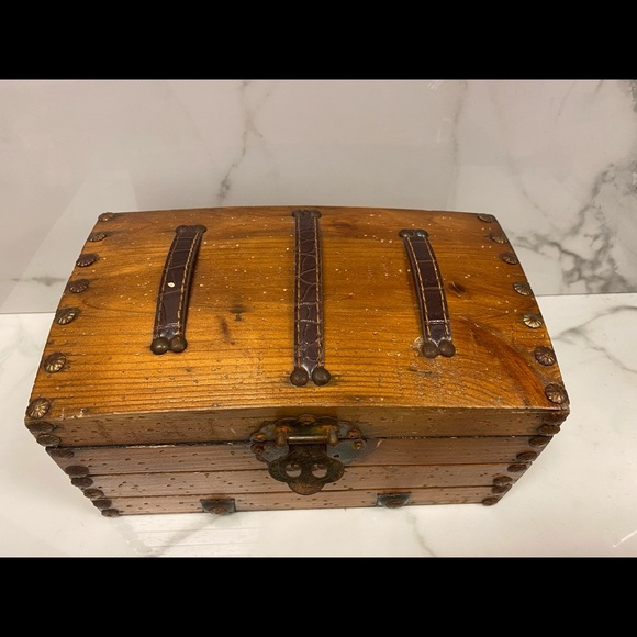 Authentic Indian Chest Decor - Picture 4 of 6